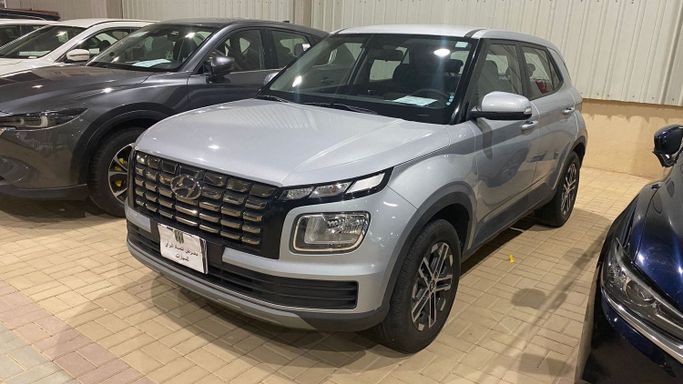 Подержанный Hyundai Venue I, 1.6 л, 2024 в Саудовская Аравия, Эр-Рияд от Atehad AlRaiy معرض اتحاد الراي للسيارات Серый цвет.  | AUTO.AE | Объявление #250685