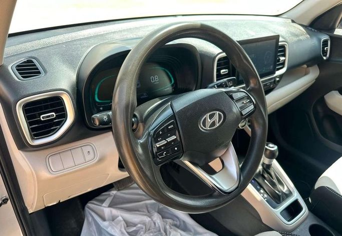 Подержанный Hyundai Venue I (Indian Market) Рестайлинг, 1.0 л, 2024 в Саудовская Аравия, Эр-Рияд от Al Shukh شركة معرض الشيوخ للسيارات Серебристый цвет.  | AUTO.AE | Объявление #296213 — фото 7 из 15