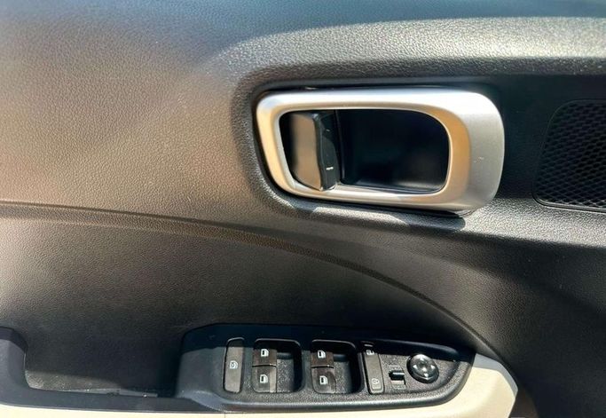 Подержанный Hyundai Venue I (Indian Market) Рестайлинг, 1.0 л, 2024 в Саудовская Аравия, Эр-Рияд от Al Shukh شركة معرض الشيوخ للسيارات Серебристый цвет.  | AUTO.AE | Объявление #296213 — фото 9 из 15