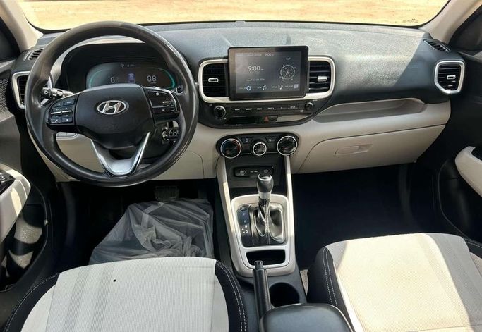 Подержанный Hyundai Venue I (Indian Market) Рестайлинг, 1.0 л, 2024 в Саудовская Аравия, Эр-Рияд от Al Shukh شركة معرض الشيوخ للسيارات Серебристый цвет.  | AUTO.AE | Объявление #296213 — фото 14 из 15