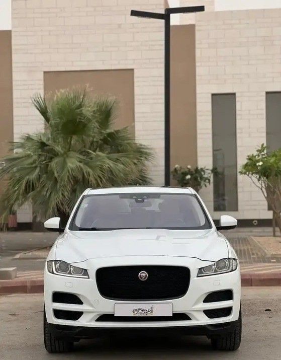 مستعملة Jaguar F-Pace I, 3.0 l, 2017 في في المملكة العربية السعودية, الرياض من First Top One Cars معرض فيرست توب ون للسيارات، اللون أبيض.  | AUTO.AE | إعلان #260513
