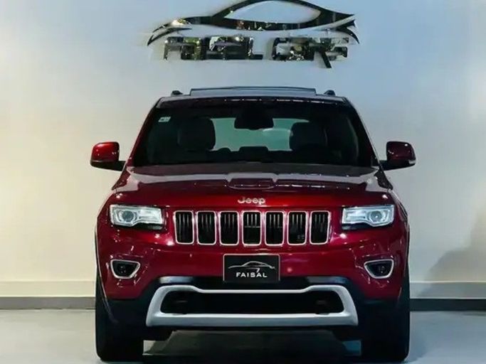 Used Jeep Cherokee V (KL), 3.2 l, 2015 in Saudi Arabia, Riyadh by Faisal Showroom معرض فيصل للسيارات, Burgundy color.  | AUTO.AE | Listing #263817