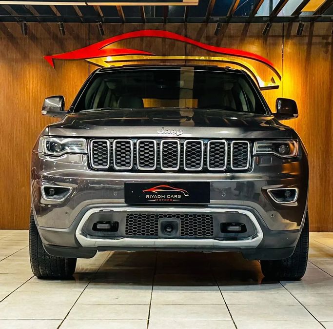 مستعملة Jeep Grand Cherokee عملية فيس ليفت IV (WK2), 3.6 l, 2020 في في المملكة العربية السعودية, الرياض من Riyadh Cars معرض الرياض للسيارات، اللون رمادي. مواصفات الخليج | AUTO.AE | إعلان #258810