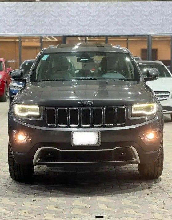 مستعملة Jeep Grand Cherokee عملية فيس ليفت IV (WK2), 3.6 l, 2015 في في المملكة العربية السعودية, الرياض من First Top One Cars معرض فيرست توب ون للسيارات، اللون رمادي.  | AUTO.AE | إعلان #261327