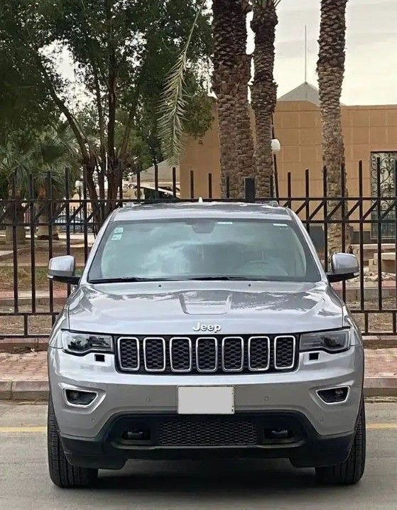 Подержанный Jeep Grand Cherokee IV (WK2) Рестайлинг, 3.0 л, 2019 в Саудовская Аравия, Эр-Рияд от Bayraq Al Ibda’a Cars معرض بيرق الابداع Серый цвет.  | AUTO.AE | Объявление #261494