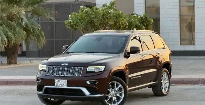 Подержанный ⁦Jeep Grand Cherokee IV (WK2) Рестайлинг, 5.7 л, 2015⁩ в Саудовская Аравия, Эр-Рияд от شركة رمال الأندلس للسيارات Бордовый цвет.  | AUTO.AE | Объявление #288944