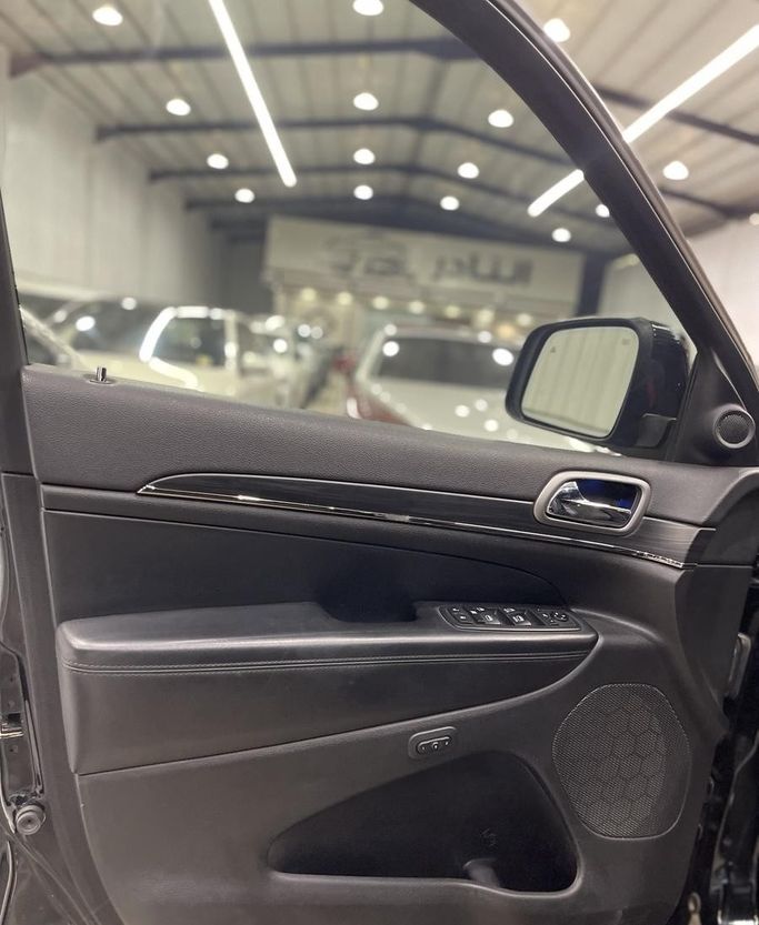 Подержанный Jeep Grand Cherokee IV (WK2) Рестайлинг, 3.6 л, 2020 в Саудовская Аравия, Эр-Рияд от Auto City أوتو سيتي Черный цвет.  | AUTO.AE | Объявление #296433 — фото 11 из 13