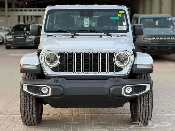 جديدة Jeep Wrangler عملية فيس ليفت IV (JL), 2.0 l, 2024 في في المملكة العربية السعودية, الرياض من Rayat Al-Ezz معرض راية العز للسيارات، اللون فضي. مواصفات الخليج | AUTO.AE | إعلان #255997