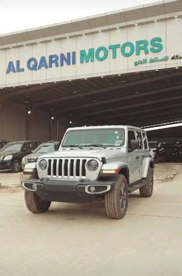 جديدة Jeep Wrangler عملية فيس ليفت IV (JL), 2.0 l, 2023 في في المملكة العربية السعودية, الرياض من Al Qarni Motors معرض القرني للسيارات، اللون فضي.  | AUTO.AE | إعلان #257449