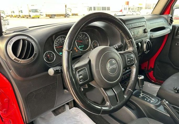 مستعملة Jeep Wrangler III (JK)، 3.6 لتر، 2018 في المملكة العربية السعودية، الرياض من Al Shukh شركة معرض الشيوخ للسيارات، اللون أحمر.  | AUTO.AE | إعلان #296235 — صورة 9 من 11