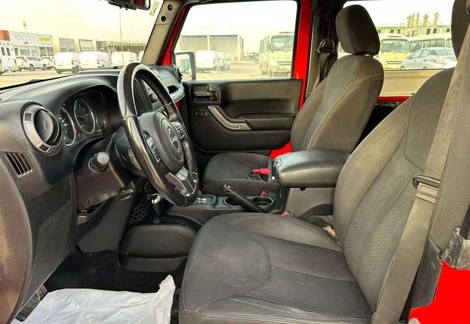 مستعملة Jeep Wrangler III (JK)، 3.6 لتر، 2018 في المملكة العربية السعودية، الرياض من Al Shukh شركة معرض الشيوخ للسيارات، اللون أحمر.  | AUTO.AE | إعلان #296235 — صورة 10 من 11