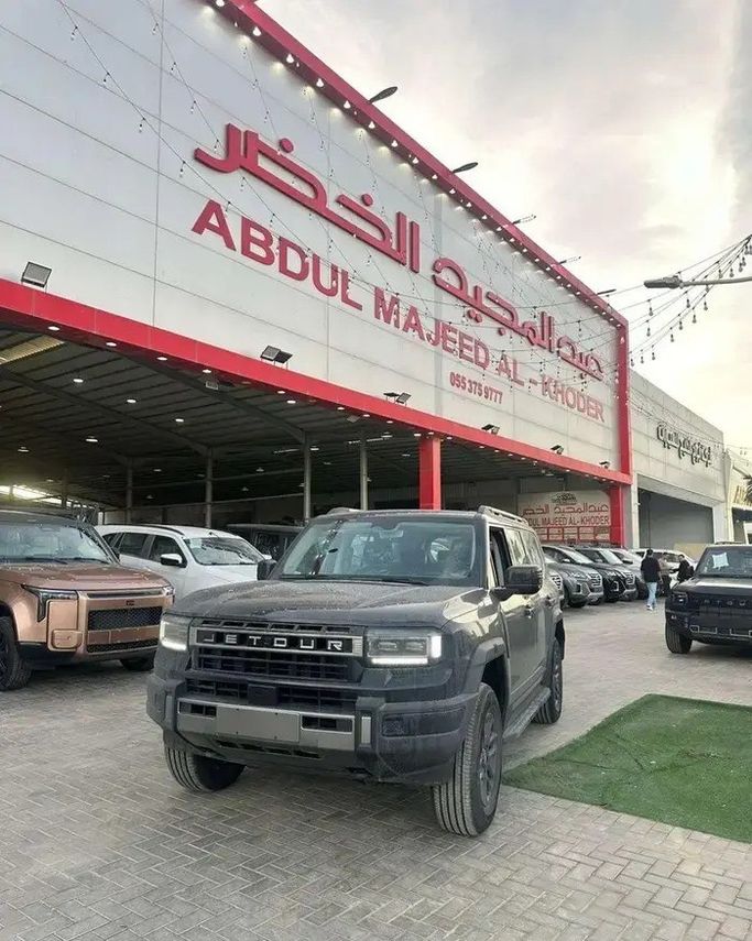 Новый ⁦Jetour G700, 2.0 л, 2026⁩ в Саудовская Аравия, Эр-Рияд от Al Khedr Cars الخضر للسيارات Черный цвет.  | AUTO.AE | Объявление #289014