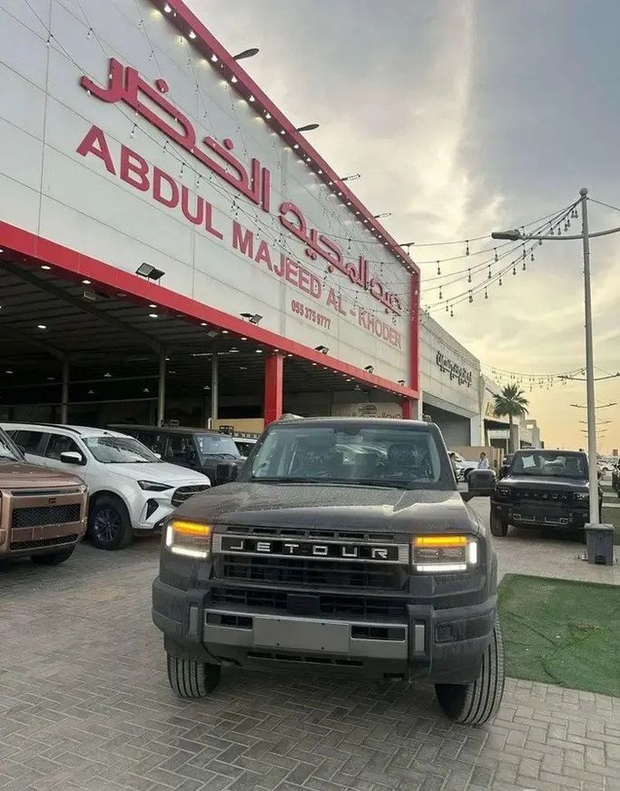 Новый ⁦Jetour G700, 2.0 л, 2026⁩ в Саудовская Аравия, Эр-Рияд от Al Khedr Cars الخضر للسيارات Черный цвет.  | AUTO.AE | Объявление #289201