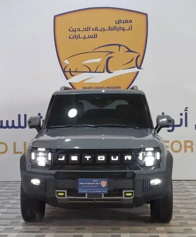 مستعملة Jetour T2, 2.0 l, 2025 في في المملكة العربية السعودية, الرياض من Anwar Al Tareeq Al Hadith  معرض انوار الطريق الحديث، اللون رمادي. مواصفات الخليج | AUTO.AE | إعلان #260306
