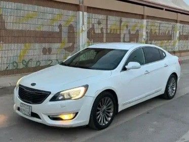 مستعملة Kia Cadenza I, 3.3 l, 2011 في في المملكة العربية السعودية, الرياض من معرض شموخ الشرق Shumokh Al - Sharq، اللون أبيض. مواصفات الخليج | AUTO.AE | إعلان #264204