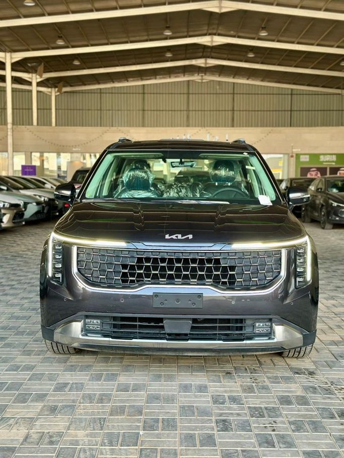 جديدة Kia Carnival فيس ليفت IV, 3.5 l, 2026 في في المملكة العربية السعودية, الرياض من Fastest Way معرض أسرع وسيلة للسيـارات، اللون أسود. مواصفات الخليج | AUTO.AE | إعلان #257752