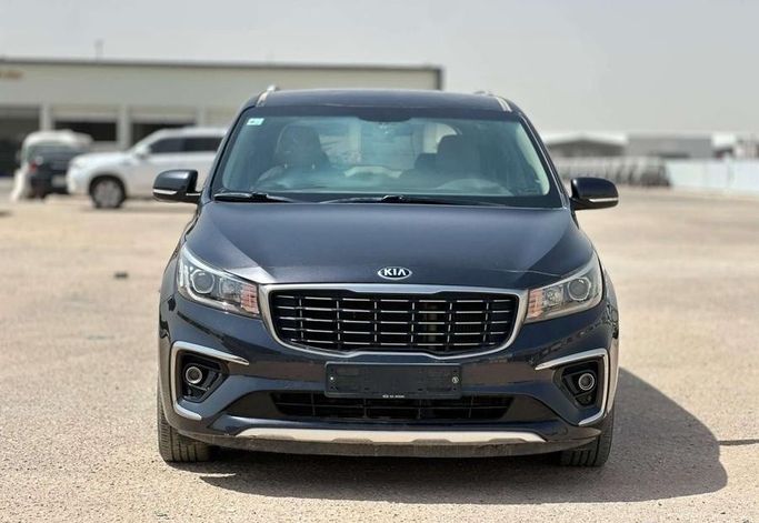 مستعملة Kia Carnival ثالثاً، 2.2 لتر، 2019 في المملكة العربية السعودية، الرياض من Al Shukh شركة معرض الشيوخ للسيارات، اللون رمادي.  | AUTO.AE | إعلان #296195