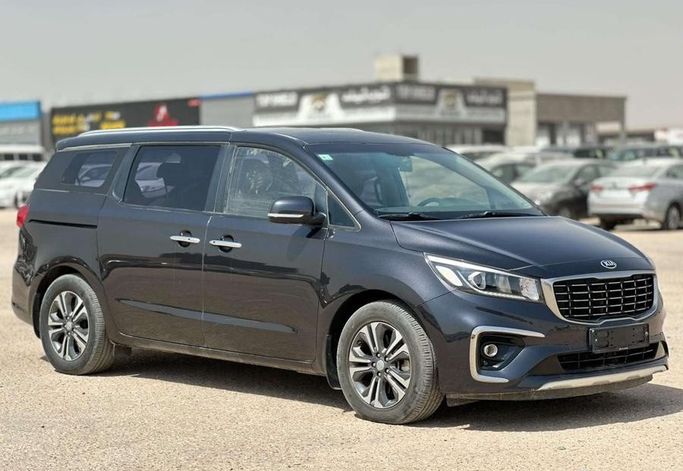 مستعملة Kia Carnival ثالثاً، 2.2 لتر، 2019 في المملكة العربية السعودية، الرياض من Al Shukh شركة معرض الشيوخ للسيارات، اللون رمادي.  | AUTO.AE | إعلان #296195 — صورة 2 من 15