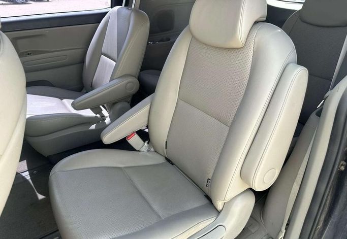مستعملة Kia Carnival ثالثاً، 2.2 لتر، 2019 في المملكة العربية السعودية، الرياض من Al Shukh شركة معرض الشيوخ للسيارات، اللون رمادي.  | AUTO.AE | إعلان #296195 — صورة 9 من 15