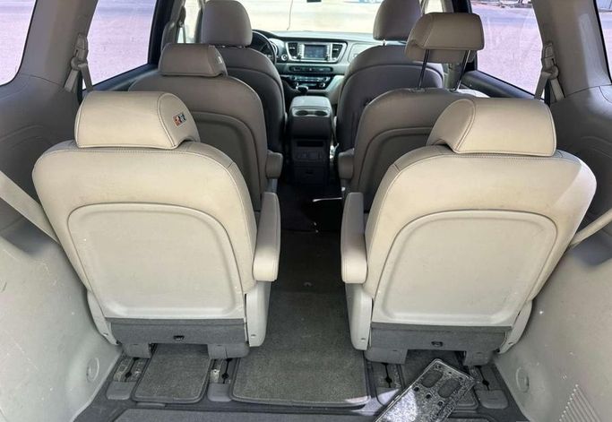 مستعملة Kia Carnival ثالثاً، 2.2 لتر، 2019 في المملكة العربية السعودية، الرياض من Al Shukh شركة معرض الشيوخ للسيارات، اللون رمادي.  | AUTO.AE | إعلان #296195 — صورة 13 من 15