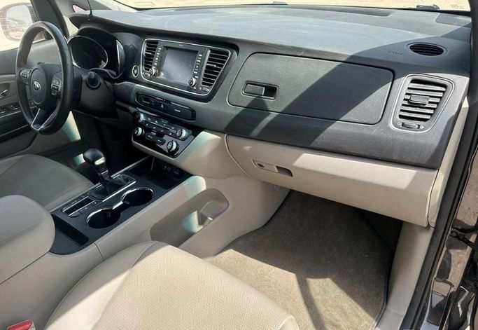 مستعملة Kia Carnival ثالثاً، 2.2 لتر، 2019 في المملكة العربية السعودية، الرياض من Al Shukh شركة معرض الشيوخ للسيارات، اللون رمادي.  | AUTO.AE | إعلان #296195 — صورة 14 من 15