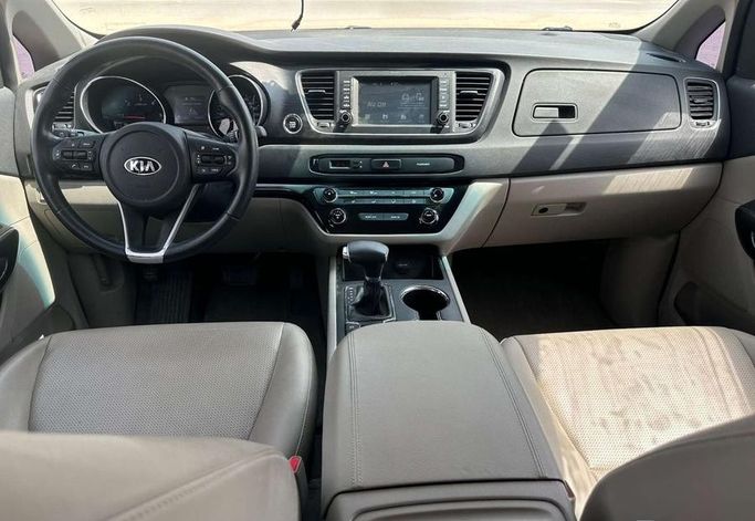 مستعملة Kia Carnival ثالثاً، 2.2 لتر، 2019 في المملكة العربية السعودية، الرياض من Al Shukh شركة معرض الشيوخ للسيارات، اللون رمادي.  | AUTO.AE | إعلان #296195 — صورة 15 من 15