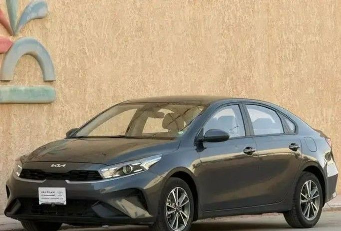 مستعملة Kia Cerato فيس ليفت IV, 1.6 l, 2023 في في المملكة العربية السعودية, الرياض من Barakat Al Markabat Cars معرض بركة المركبات للسيارات، اللون رمادي. مواصفات الخليج | AUTO.AE | إعلان #260329