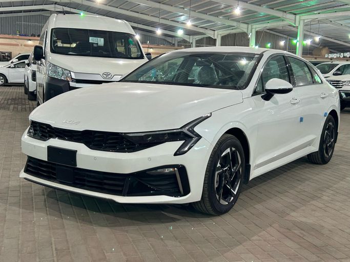 جديدة Kia K5 ثالثاً فيس ليفت, 2.5 l, 2026 في في المملكة العربية السعودية, الرياض من Al Saadi معرض عبيد السعدي، اللون أبيض. مواصفات الخليج | AUTO.AE | إعلان #244537