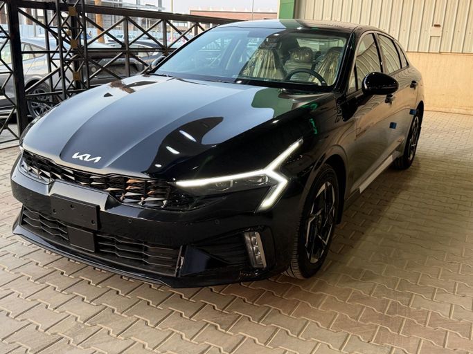 Новый Kia K5 III Рестайлинг, 2.5 л, 2026 в Саудовская Аравия, Эр-Рияд от Hamat Najd Motors هامنات نجد للسيارات Черный цвет.  | AUTO.AE | Объявление #250899