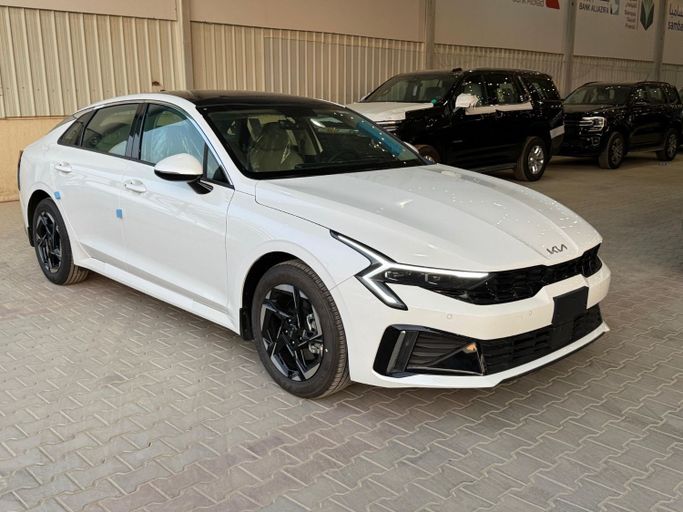 New Kia K5 III Facelift, 2.5 l, 2026 in Saudi Arabia, Riyadh by Hamat Najd Motors هامنات نجد للسيارات, White color.  | AUTO.AE | Listing #250902