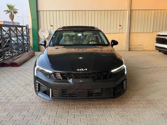 جديدة Kia K5 ثالثاً فيس ليفت, 2.5 l, 2026 في في المملكة العربية السعودية, الرياض من Hamat Najd Motors هامنات نجد للسيارات، اللون رمادي.  | AUTO.AE | إعلان #250903