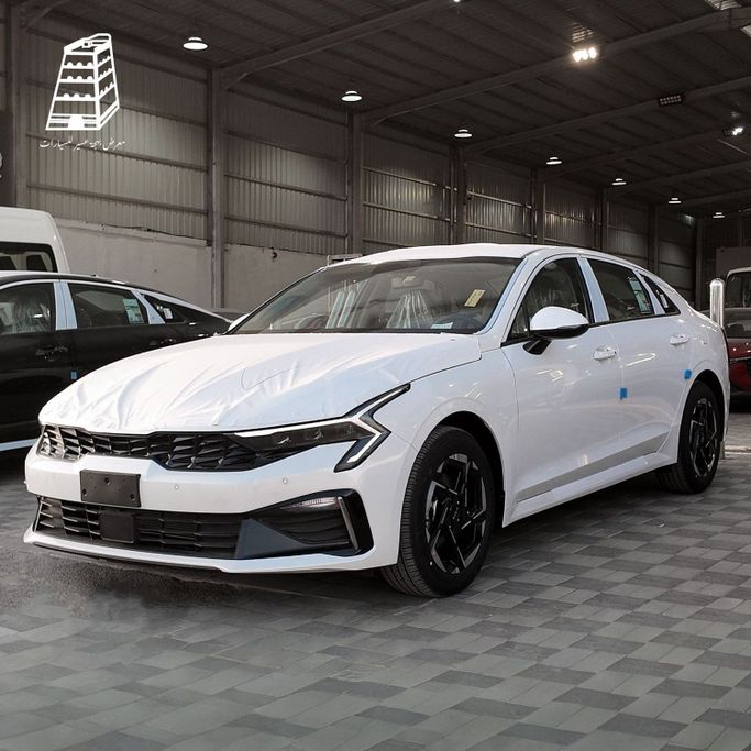 جديدة Kia K5 ثالثاً فيس ليفت, 2.0 l, 2026 في في المملكة العربية السعودية, الرياض من Bahjat Aseer Auto Exhibition معرض بهجة عسير للسيارات، اللون أبيض.  | AUTO.AE | إعلان #252584