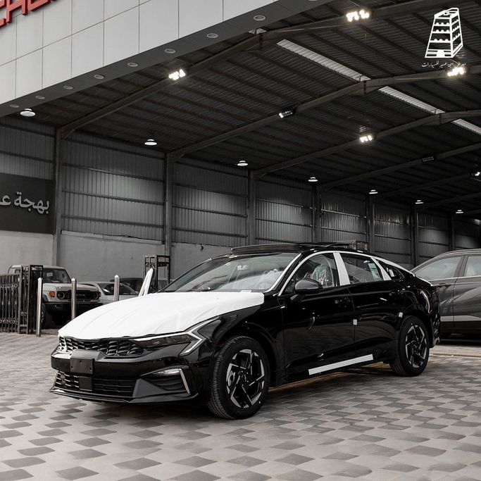Новый Kia K5 III Рестайлинг, 2.5 л, 2026 в Саудовская Аравия, Эр-Рияд от Bahjat Aseer Auto Exhibition معرض بهجة عسير للسيارات Черный цвет.  | AUTO.AE | Объявление #252594