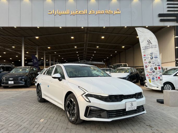 New Kia K5 III Facelift, 2.5 l, 2026 in Saudi Arabia, Riyadh by Al Sughayyir Cars الصغير للسيارات, White color.  | AUTO.AE | Listing #254740