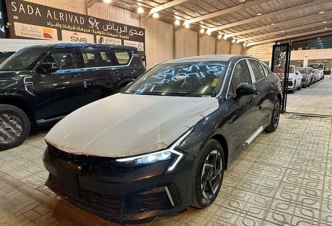 جديدة ⁦Kia K5 ثالثاً فيس ليفت، 2.5 l، 2026⁩ في في المملكة العربية السعودية, الرياض من Sada Al Riyadh صدى الرياض، اللون رمادي. مواصفات الخليج | AUTO.AE | إعلان #289069