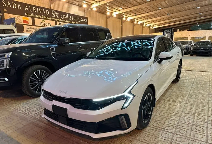 جديدة ⁦Kia K5 ثالثاً فيس ليفت، 2.0 l، 2026⁩ في في المملكة العربية السعودية, الرياض من Sada Al Riyadh صدى الرياض، اللون أبيض.  | AUTO.AE | إعلان #289077