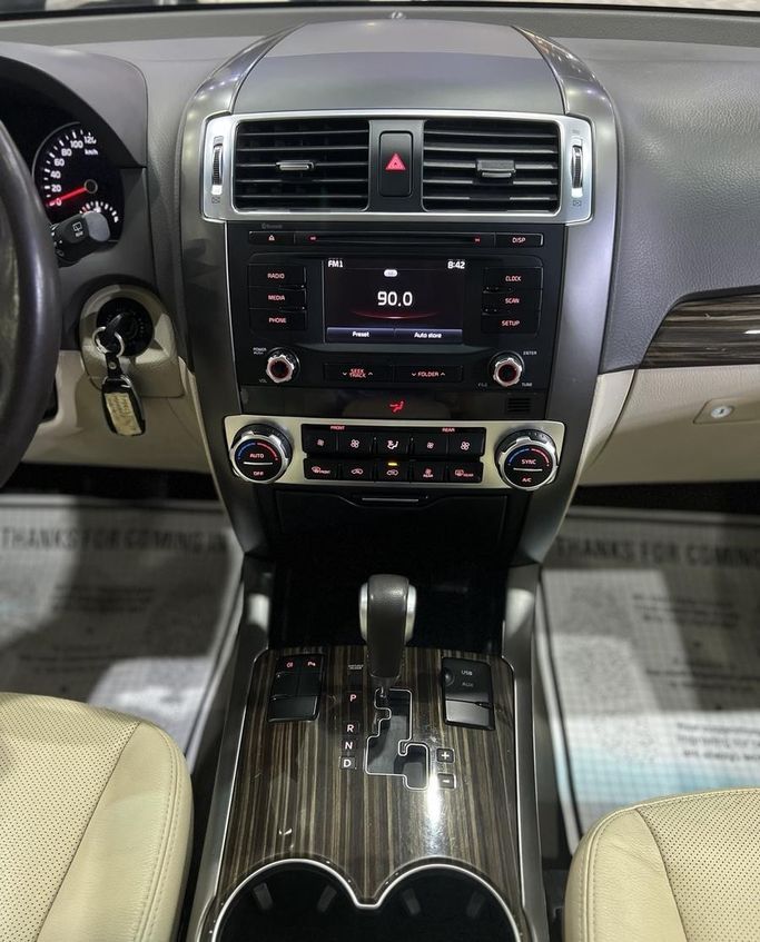 Used Kia Mohave I Facelift, 3.8 l, 2018 in Saudi Arabia, Riyadh by Fakhamat Najd معرض فخامة نجد للسيارات, White color. GCC Specs | AUTO.AE | Listing #295477 — photo 12 of 15