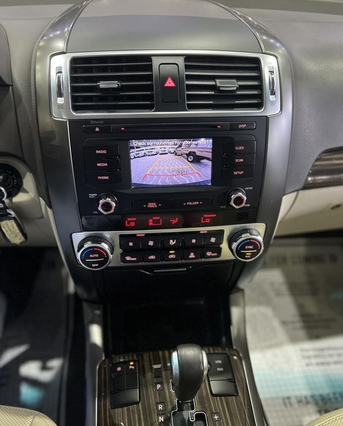 Used Kia Mohave I Facelift, 3.8 l, 2018 in Saudi Arabia, Riyadh by Fakhamat Najd معرض فخامة نجد للسيارات, White color. GCC Specs | AUTO.AE | Listing #295477 — photo 13 of 15