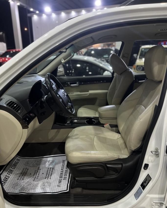 Used Kia Mohave I Facelift, 3.8 l, 2018 in Saudi Arabia, Riyadh by Fakhamat Najd معرض فخامة نجد للسيارات, White color. GCC Specs | AUTO.AE | Listing #295477 — photo 10 of 15