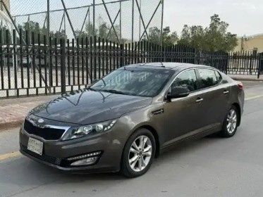 مستعملة Kia Optima ثالثاً, 2.0 l, 2013 في في المملكة العربية السعودية, الرياض من معرض شموخ الشرق Shumokh Al - Sharq، اللون رمادي. مواصفات الخليج | AUTO.AE | إعلان #264275