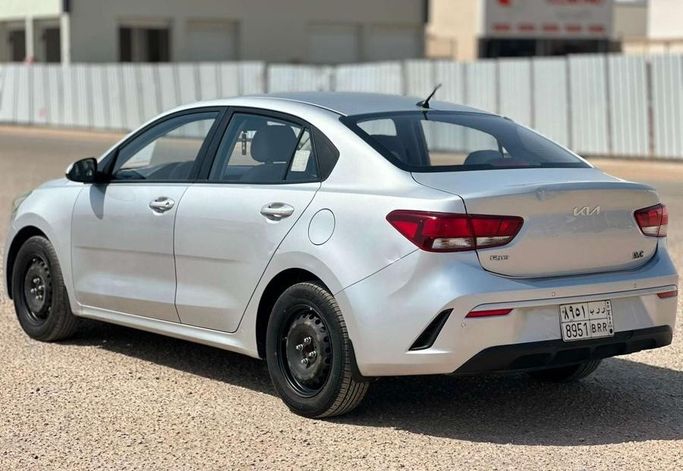 مستعملة Kia Rio فيس ليفت IV (SC)، 1.4 لتر، 2023 في المملكة العربية السعودية، الرياض من Al Shukh شركة معرض الشيوخ للسيارات، اللون فضي.  | AUTO.AE | إعلان #296199 — صورة 3 من 13