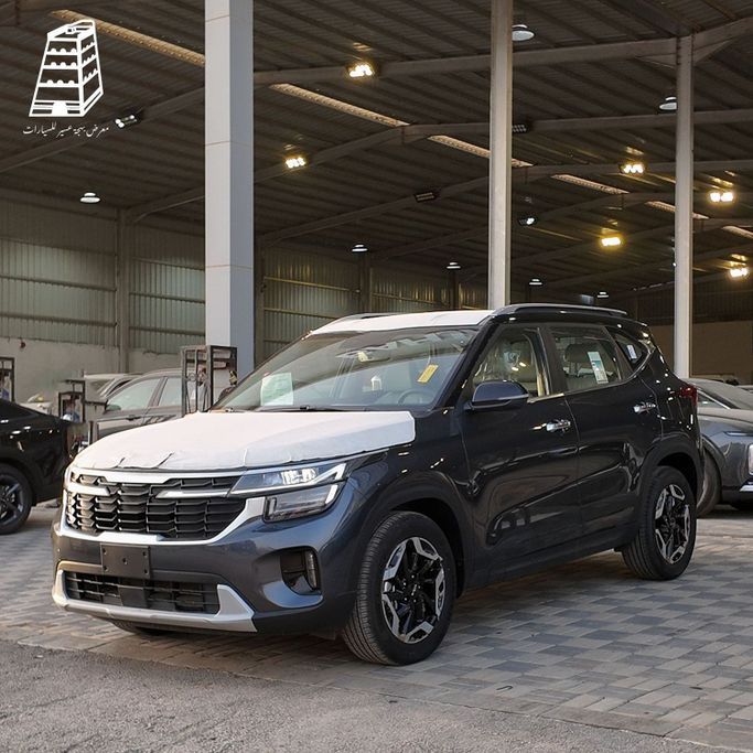 Новый Kia Seltos I Рестайлинг, 1.6 л, 2026 в Саудовская Аравия, Эр-Рияд от Bahjat Aseer Auto Exhibition معرض بهجة عسير للسيارات Серый цвет.  | AUTO.AE | Объявление #252670