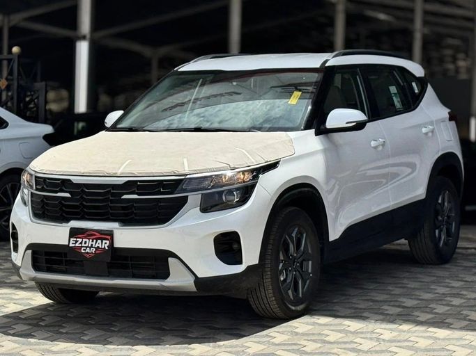 Новый Kia Seltos I Рестайлинг, 1.5 л, 2026 в Саудовская Аравия, Эр-Рияд от أزدهار كار Белый цвет.  | AUTO.AE | Объявление #254850