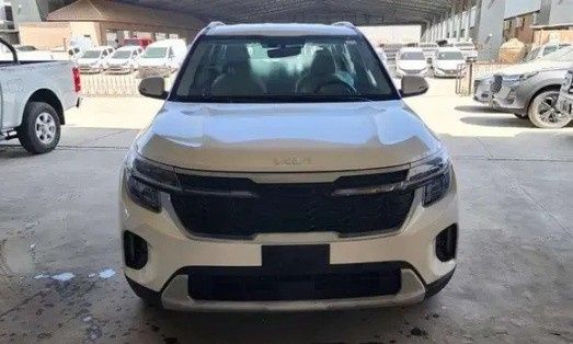 جديدة Kia Seltos أنا فيس ليفت, 1.5 l, 2025 في في المملكة العربية السعودية, الرياض من معرض شركة القيادة للسيارات، اللون أبيض.  | AUTO.AE | إعلان #264646