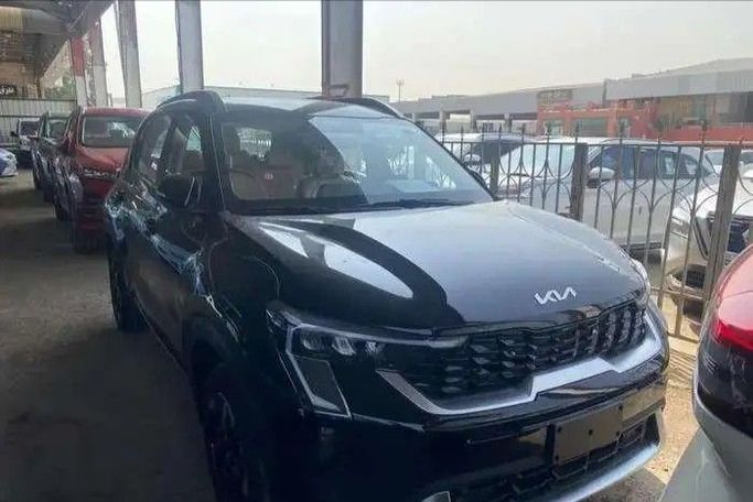 جديدة Kia Sonet أنا فيس ليفت, 1.0 l, 2026 في في المملكة العربية السعودية, الرياض من Tirhal Auto شركة ترحال للسيارات، اللون أسود. أخرى | AUTO.AE | إعلان #257661