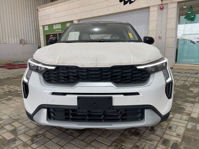 Новый Kia Sonet I Рестайлинг, 1.0 л, 2026 в Саудовская Аравия, Эр-Рияд от Fastest Way معرض أسرع وسيلة للسيـارات Белый цвет. GCC | AUTO.AE | Объявление #257756
