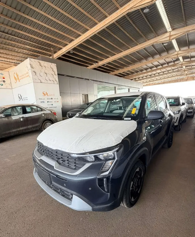 جديدة ⁦Kia Sonet أنا فيس ليفت، 1.5 l، 2026⁩ في في المملكة العربية السعودية, الرياض من Sada Al Riyadh صدى الرياض، اللون رمادي.  | AUTO.AE | إعلان #289071