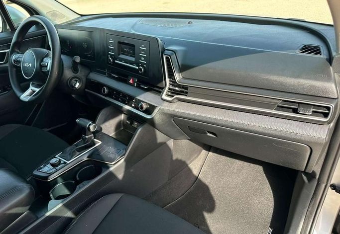 Used Kia Sportage V, 2.0 l, 2024 in Saudi Arabia, Riyadh by Al Shukh شركة معرض الشيوخ للسيارات, Silver color.  | AUTO.AE | Listing #296211 — photo 12 of 13