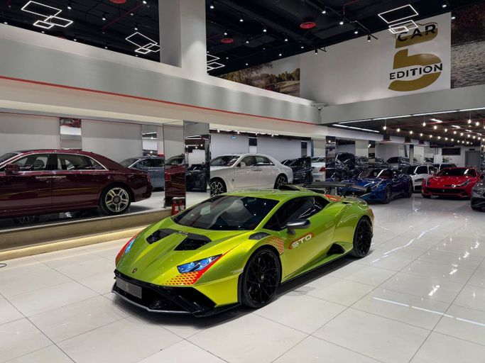 مستعملة Lamborghini Huracán STO أنا فيس ليفت, 5.2 l, 2022 في في المملكة العربية السعودية, الرياض من Five Edition Car، اللون أخضر.  | AUTO.AE | إعلان #254861
