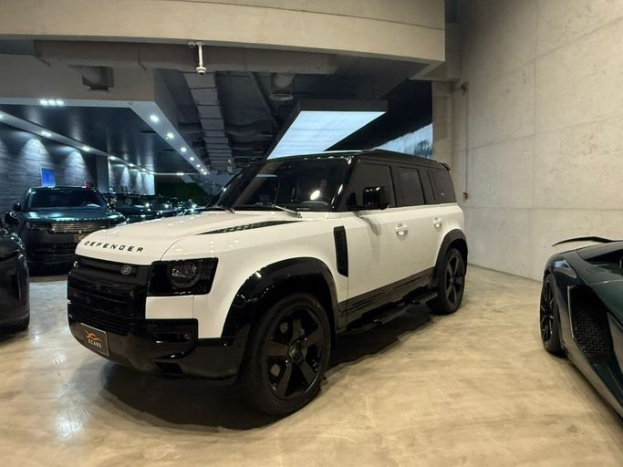 Подержанный Land Rover Defender 110 II, 3.0 л, 2021 в Саудовская Аравия, Эр-Рияд от X Cars Белый цвет. GCC | AUTO.AE | Объявление #255151